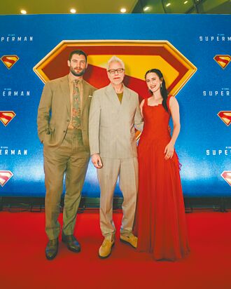 新科超人被虧是怪咖 導演嚷去阿Ken家慶生