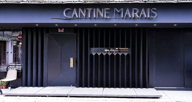 擁有「最佳約會餐廳」名號的「瑪黑餐酒．敦南店」，是以巴黎瑪黑區為靈感開設的歐陸餐酒館。圖／姚舜