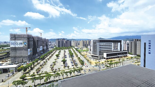 北屯区新十期受惠「台中市立老人復健综合医院」9月即将营运，目前周边店面可说是一店难求。图／业者提供