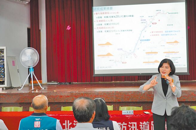 云林县府拓宽北港溪右岸防汛道路说明会，县长张丽善出席说明。（周丽兰摄）