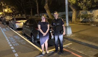 輕熟女超崩潰！烈日徒步7小時找不到愛車 向警求助獲救了