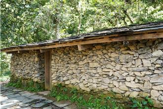 花蓮布農族「石板屋」啟用 重現丹社群百年前山林生活痕跡