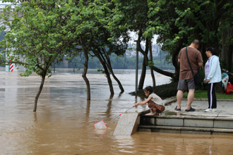 水鄉澤國再現？陸27條河流超警戒水位 多地發洪水警報