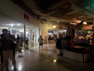 快訊》宜蘭新月廣場大停電 百貨、影城全遭殃 台電曝原因