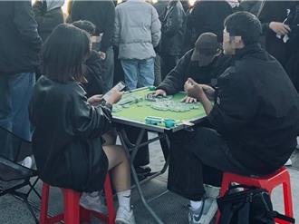 武嶺搓麻將！4人擺桌、架燈全都錄 太管處要查了