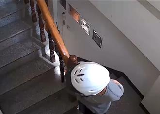 安全帽男闖民宅拔監視器　疑為犯案探路！警將擴大調查