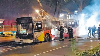 電巴燒出隱憂 交部擬檢討法規