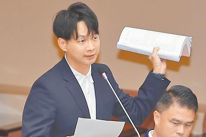 民眾党台北市议员陈宥丞指出，住户购入北市府的地上权住宅后，每年还要额外负担随着公告地价调涨的土地租金，已不符合居住正义原则。（本报资料照片）