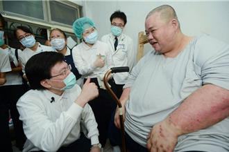 280公斤蛻變成80公斤型男 驚人變化曝：終於看到肚子下面