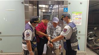 8旬翁受困輕軌站電梯1小時對講機無作用 高捷回應了