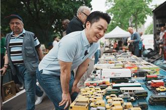 影》蔣萬安逛巴黎二手市集 自爆「三寶」玩具車多到可擺攤