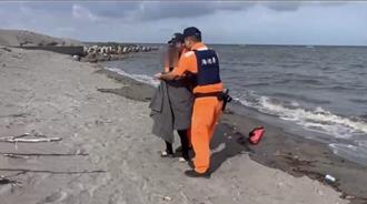 台中女「沈默」站立海中 海巡獲報及時救援
