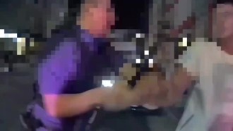 「互看不爽」松壽路爆鬥毆 醉男推警下場慘！密錄器全錄下