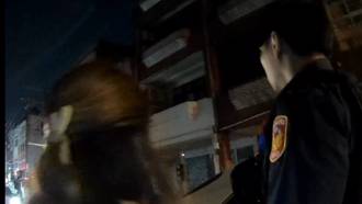 失聯4年！菲籍女移工遇警盤查「裝聽嘸」 男友秒拆台下場曝