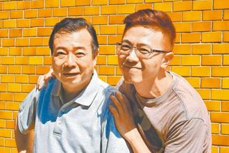 72歲廖峻憔悴近況曝光！「雙腿細如手臂」復健全靠兒子攙扶