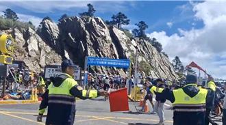 影》1600名騎士並排、逆向挑戰武嶺 遭怨：拿人命開玩笑