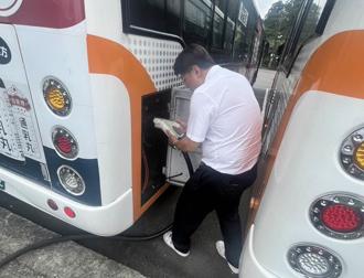 电动公车连环烧！冒烟到燃烧仅3分钟 议员吁新北市府提对策