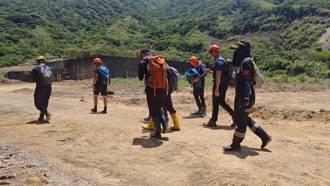 瑞芳登山疑失足摔落「小鬼瀑布」 空勤直升機協助吊掛遺體