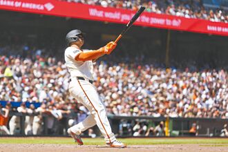 MLB》狄弗斯巨人首轟 甜蜜復仇前東家