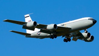 美軍奇襲伊朗核設施罕見「核偵察機」現蹤   高空嗅出放射顆粒