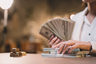 地面師一條龍狂詐！竹北貴婦捧6.2公斤金條面交  慘噴1700萬