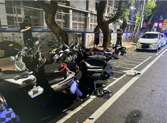 中壢街頭兩車追逐連撞12機車2轎車  情侶檔遭逮搜出喪屍煙彈  