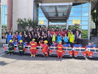 大乐透42名集资中奖人送爱 捐70万善款助台中消防买救灾装备