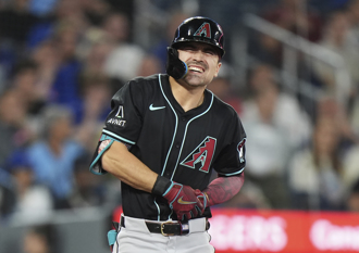 MLB》台美混血球星「卡仔」骨折 響尾蛇傷兵潮大爆發