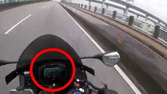 重機騎士見GTR就高潮！ 狂飆204km 還翹孤輪「下場出爐」