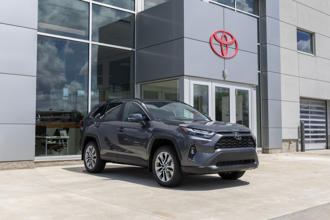 台湾人最爱买的进口车！TOYOTA神车登销量王 网：省油空间大