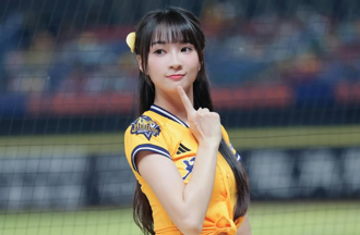 8旬嬤為兒上街買飯！「天使級啦啦隊」全程陪伴：真的好危險