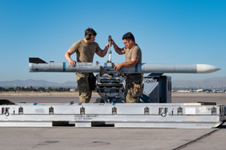 美國飛彈產能上不來！雷神：火箭發動機供應仍短缺