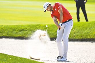 旅行者錦標賽》布拉德利再見博蒂 捧頂級賽首冠