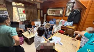 高雄民宅暗藏天九牌職業賭場 14人午休豪賭、負責人把風全遭逮