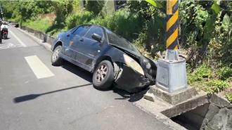 台東自撞車禍！父女3人一度受困 3歲女童滿身泥嚇哭