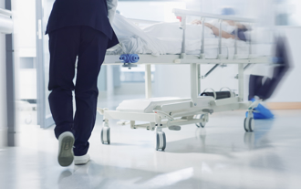 37歲男跌倒竟是腦中風 醫師把握黃金4.5小時 取栓搶命