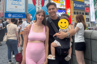 祖雄帶5月孕妻出國遇驚險瞬間！1歲愛女「險衝出車門外」