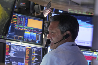 觀望Fed主席談話 標普挑戰歷史新高 特斯拉暴跌5％