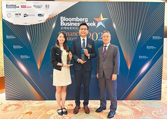 國泰世華 奪兩金融機構大獎