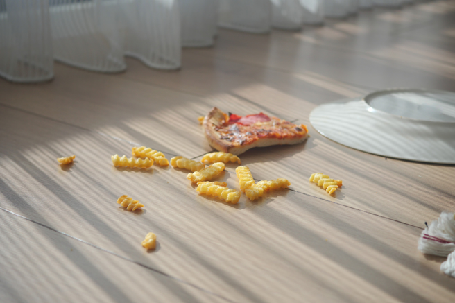 別再信食物掉地5秒定律,上面已沾染細菌大軍。(示意圖:Shutterstock/達志)