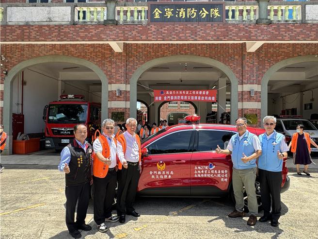 高雄市永旭希望工程慈善協會自2016年創立以來，便積極投入社會公益活動，陸續捐贈各縣市消防局救災指揮車。(于家麒攝)