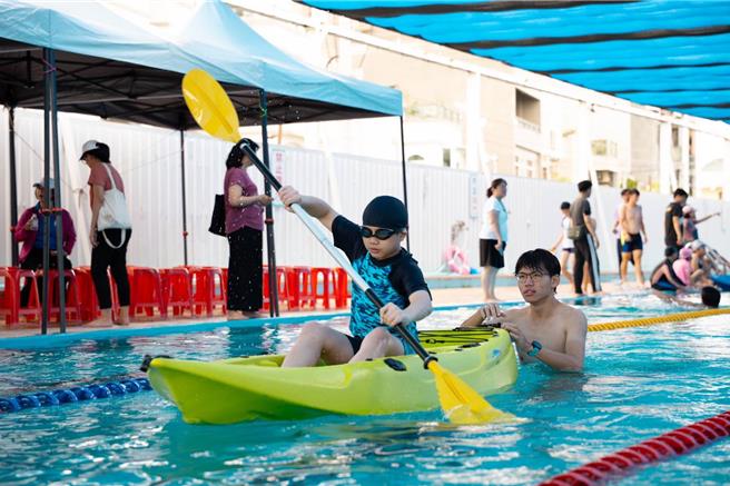 嘉義縣政府舉辦水適能融合運動會，加強水域安全意識。（嘉縣府提供／廖素慧嘉縣傳真）