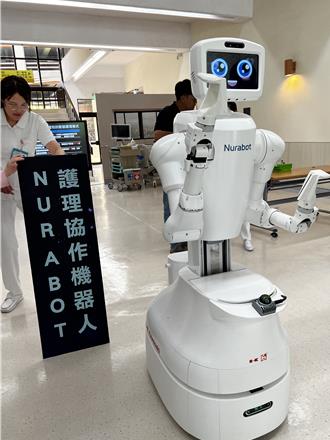 嚴德發視導中榮全自動智能檢驗室與智慧病房  肯定提升醫療品質成效