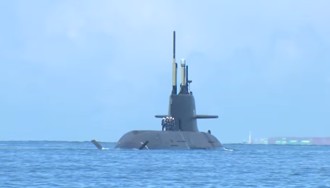 海鯤號又出海了！上午浮航出高雄港第二次海測