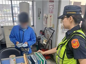 外送員4萬薪資袋散落 警車行車紀錄器恰好捕捉 助找回血汗錢