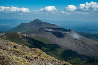 日本九州新燃岳火山喷发 烟灰窜1000公尺高 