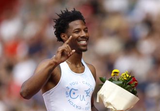 田徑》美國跨欄好手「巨物狂甩」！震撼畫面瘋傳 本人回應了