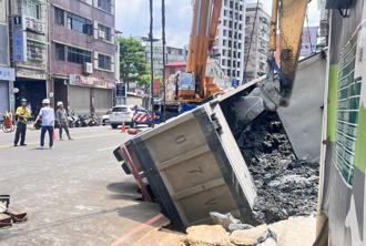 三重龙门路工地坍塌！砂石车陷巨洞 工务局令停工重罚9万