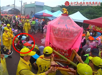 青鳥祈求大罷免成功  媽祖廟出下下籤「別再造孽要改過」