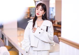 专访》丁噹吐辛酸驻唱第一天就被炒！剩400元吃豆乾果腹